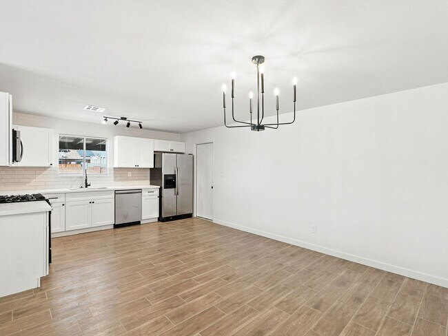 Building Photo - Fully upgraded home with garage!