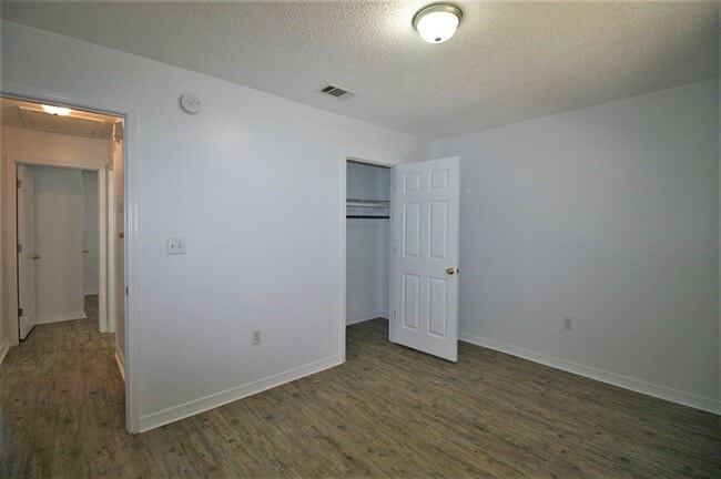 Building Photo - 536 Brock Ave