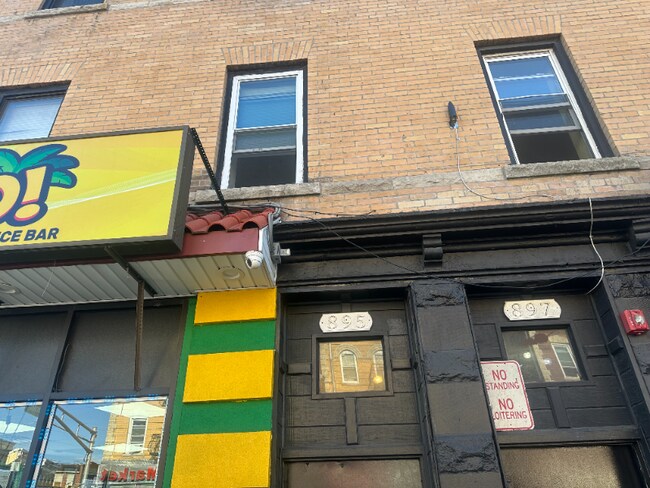 Building Photo - 895 Main St