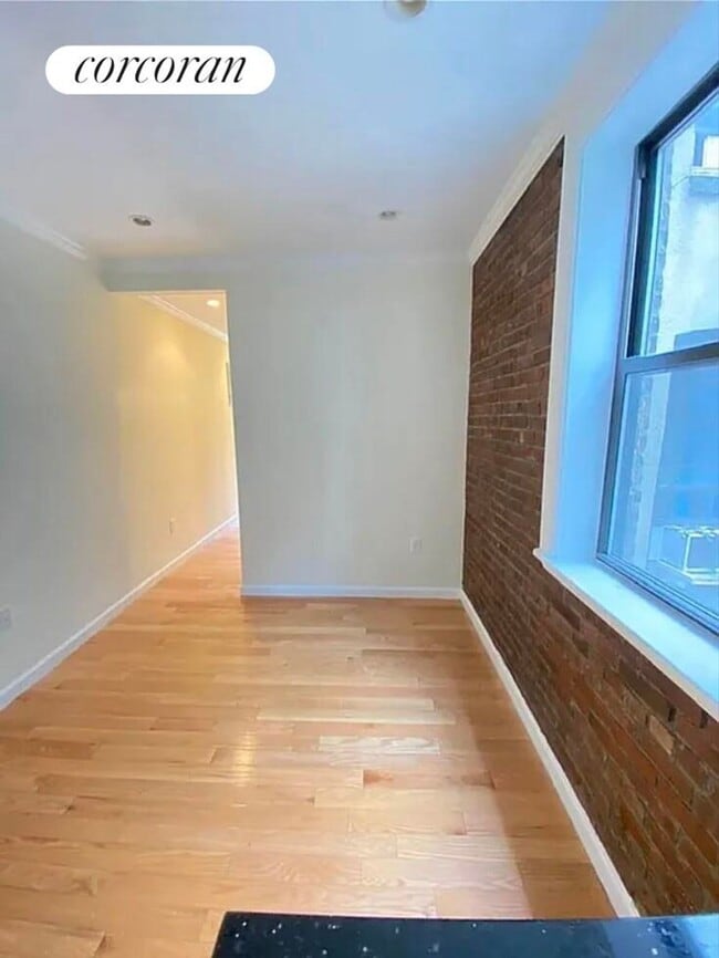 Building Photo - 237 Henry St