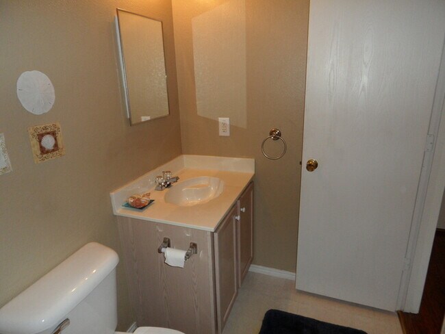 Building Photo - Beautiful 3/2 in Prime Fort Worth — Minutes from Lake Worth & Downtown!