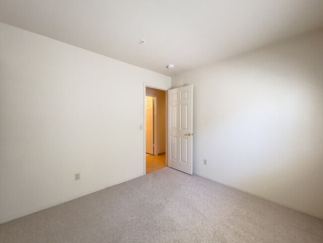 Building Photo - Beautiful Single Level Three Bedroom North...