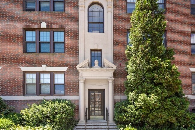 Building Photo - 1992 Commonwealth Ave