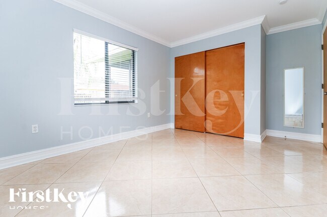 Building Photo - 8401 Buena Vista Rd