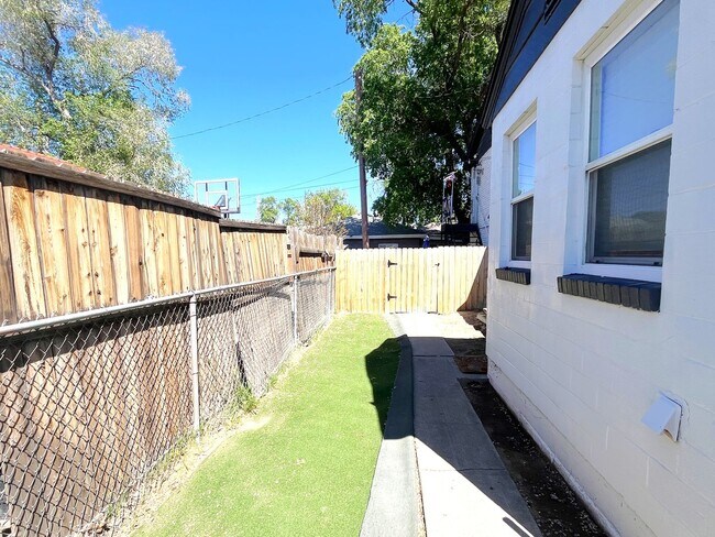 Building Photo - Stylish 2-Bedroom Home with Modern Upgrades!