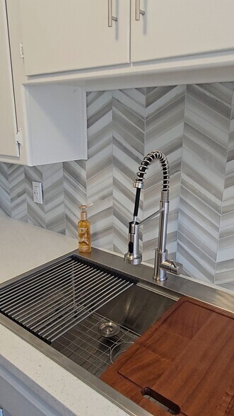 Building Photo - 2075 E Appleton St