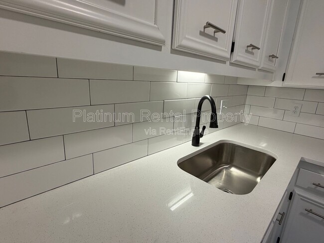 Building Photo - 335 Winding River Dr