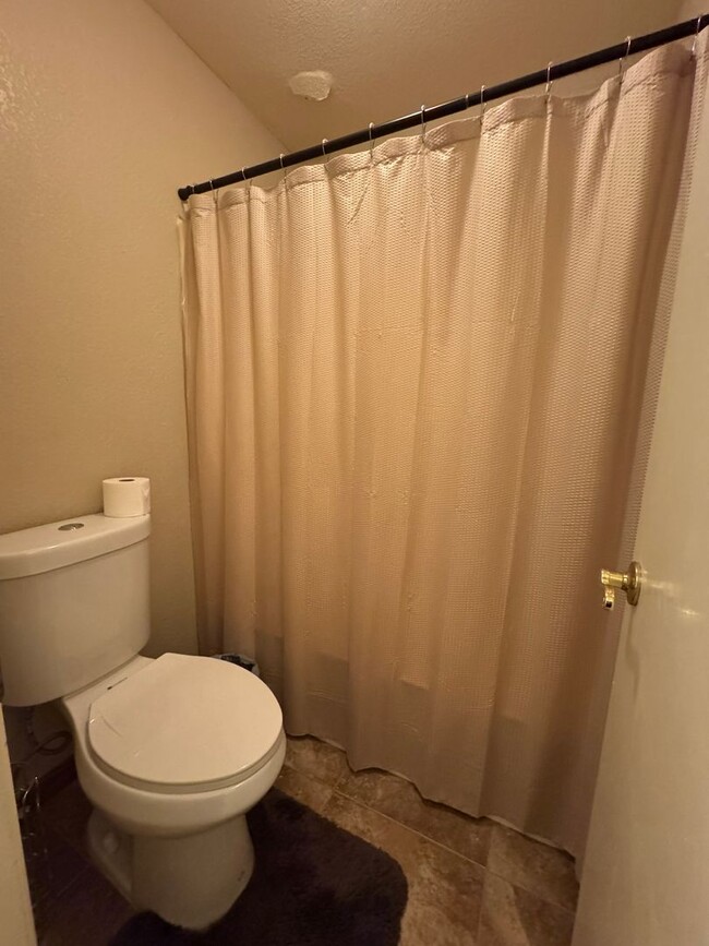 Building Photo - Fully Furnished One Bedroom Condo in Deser...