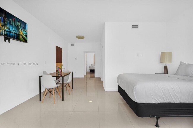 Building Photo - 1025 94th St