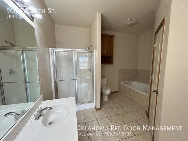 Building Photo - 900 SW 36th St