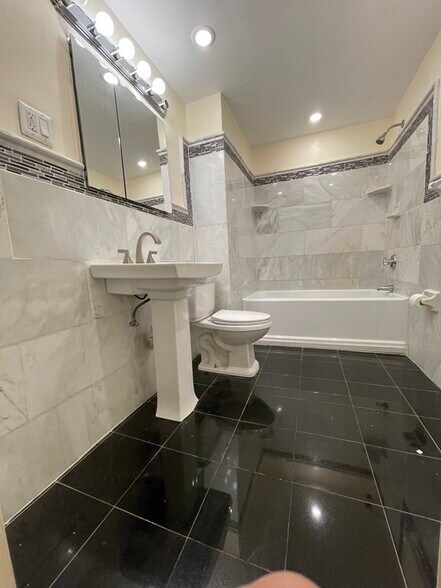 Building Photo - 45 School St