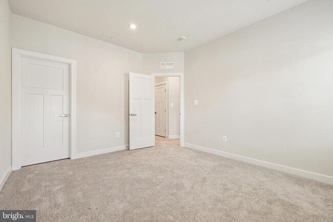 Building Photo - 2528 VERONA Pl