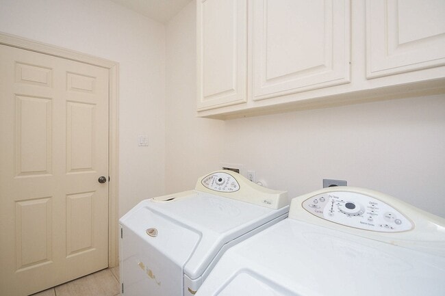 Building Photo - 3326 Memorial Crest Blvd