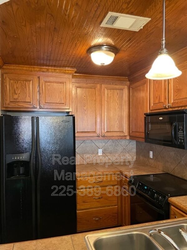 Building Photo - 13080 Burgess Ave