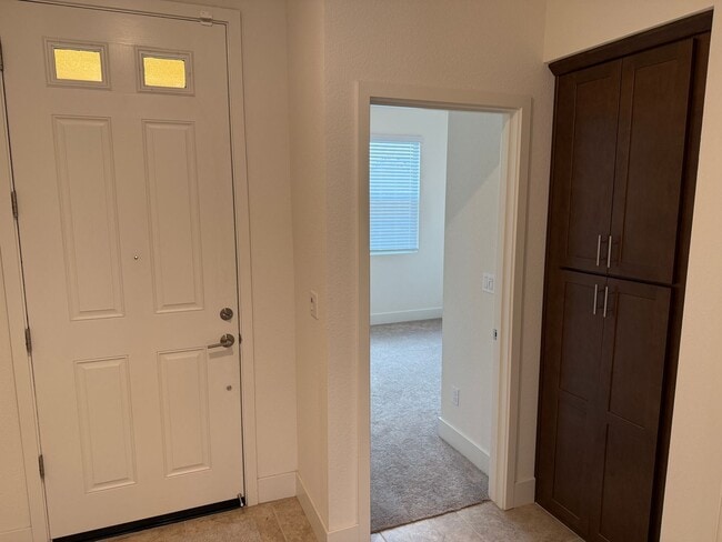 Building Photo - Lovely 4 Bedroom Home With Easy Landscaping And Beautiful Interior