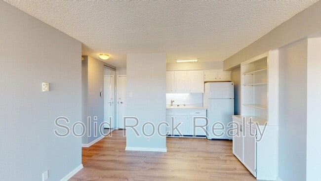 Building Photo - 411 Lakewood Cir