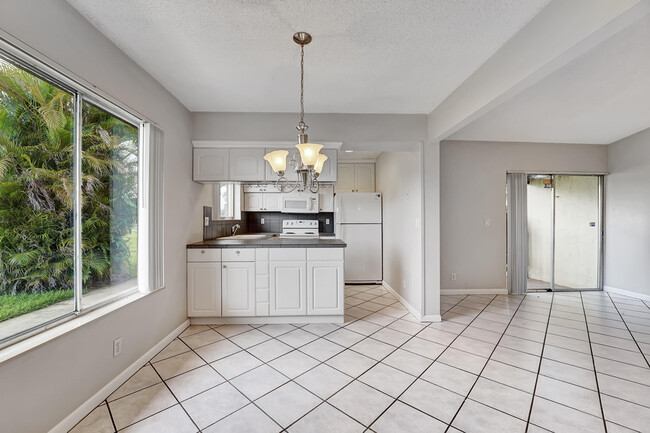 Building Photo - 5292 Bosque Ln