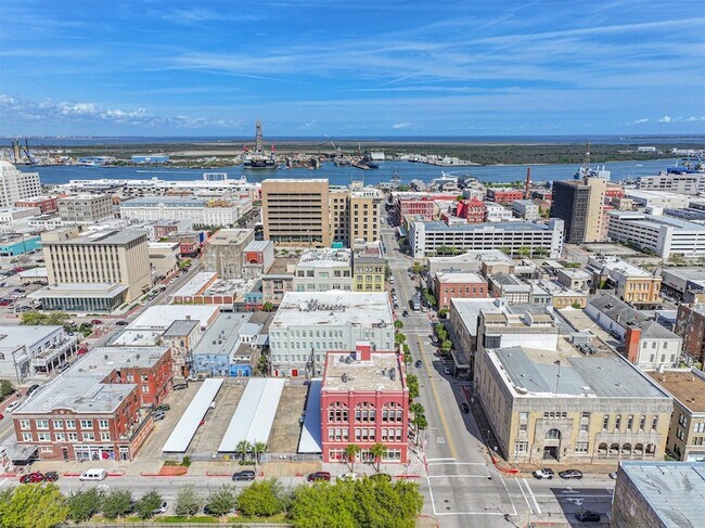 Building Photo - 525 22nd St