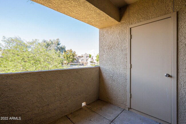 Building Photo - 4925 E Desert Cove Ave