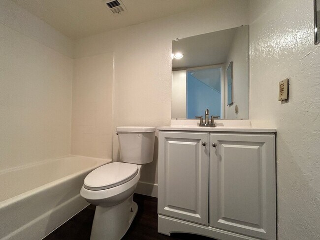 Building Photo - 1702 E Ocotillo Rd