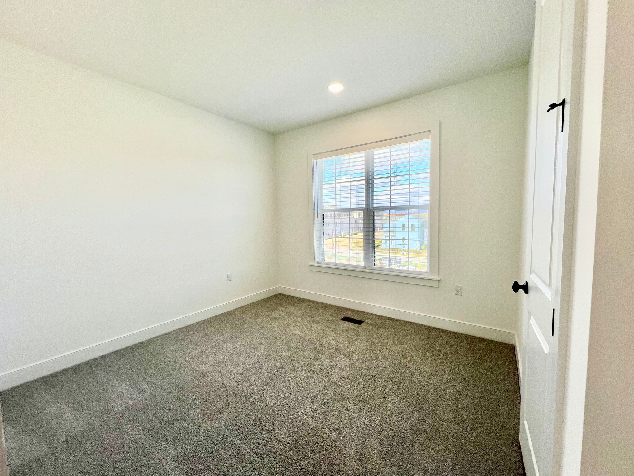 Building Photo - 401 Cranford Way
