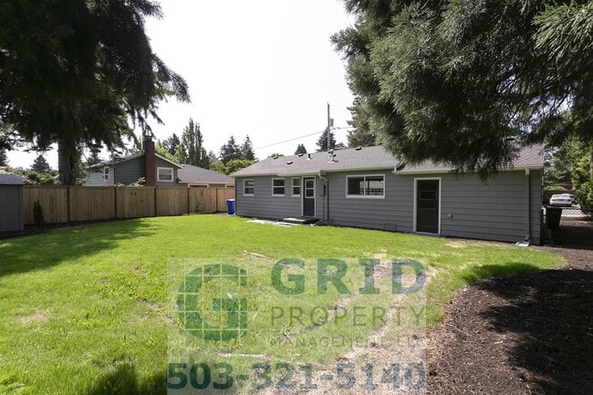 Building Photo - Remodeled 3 Bedroom Available in Northeast Portland!