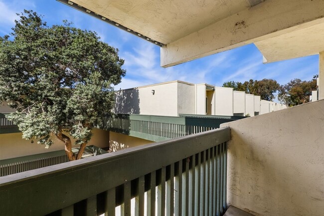 Building Photo - Modern Studio in BayHo - Can come fully furnished or unfurnished!