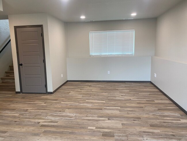 Building Photo - 4 BED | 3 BATH | TRIPLE CAR GARAGE | NEWLY...