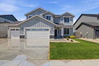 Building Photo - 5 Bedroom, 2.5 Bathroom home located in Southeast Boise
