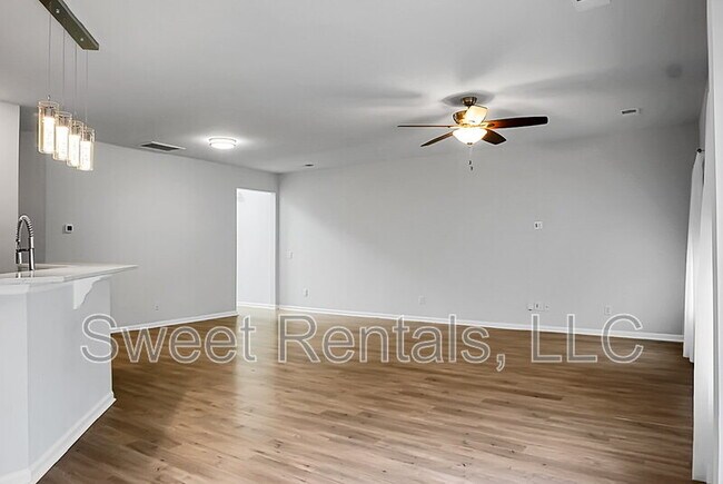 Building Photo - 210 Daniels Creek Cir