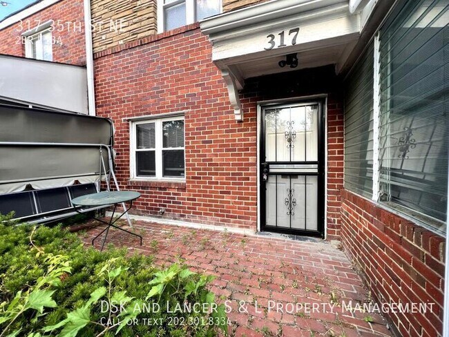 Building Photo - 317 35th St NE