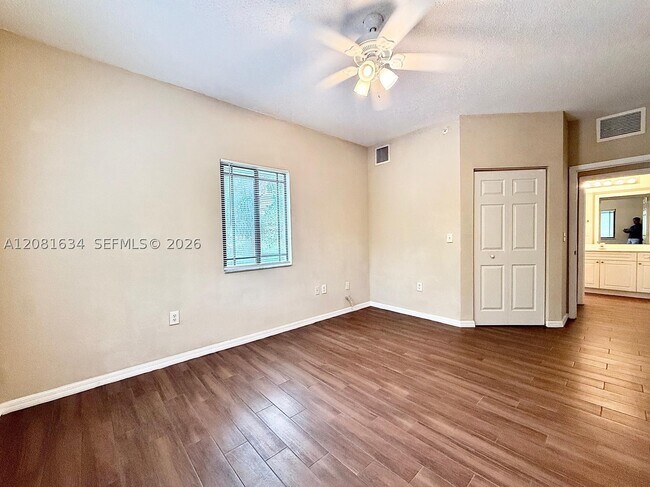 Building Photo - 3023 Alcazar Pl