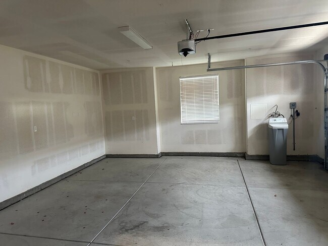 Building Photo - Just reduced! Beautiful home in templeton