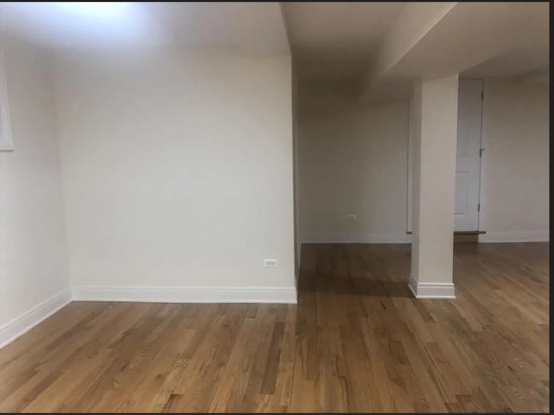 Building Photo - 2505 N Hamlin Ave
