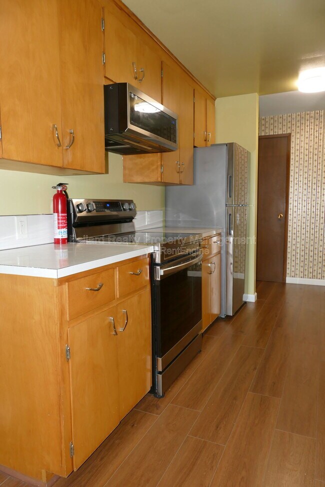 Building Photo - 2127 N 160th St