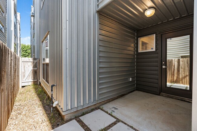 Building Photo - 349 Sydnor St