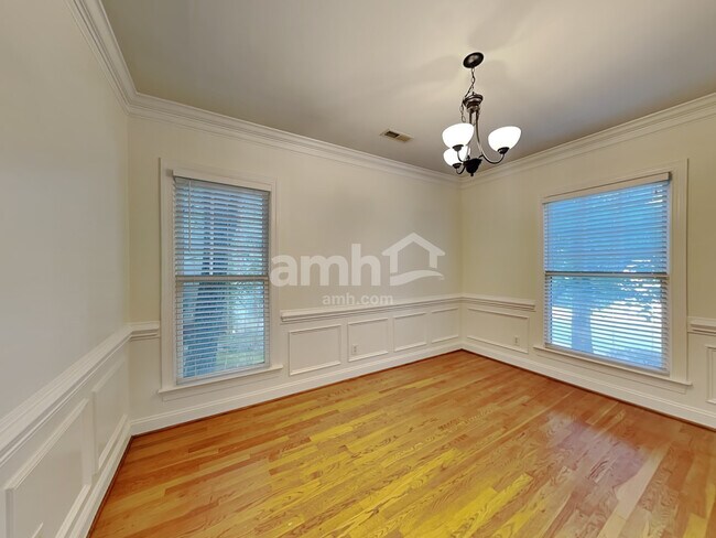 Building Photo - 8005 Red Oaks Trl