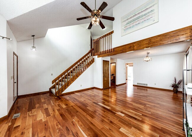 Building Photo - Westside Home in Mt Shadows in D20