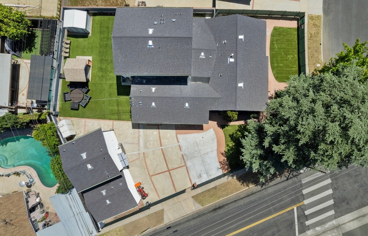 Building Photo - 8040 Ranchito Ave
