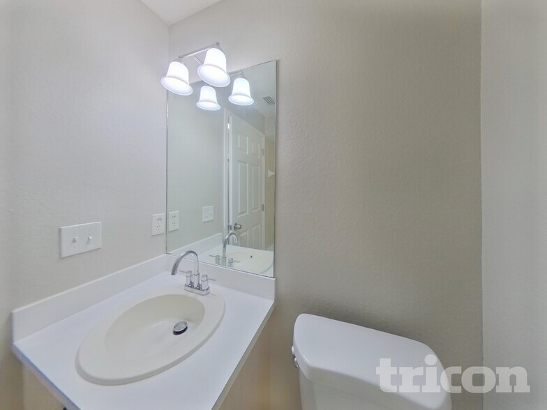 Building Photo - 2527 Orange Ave