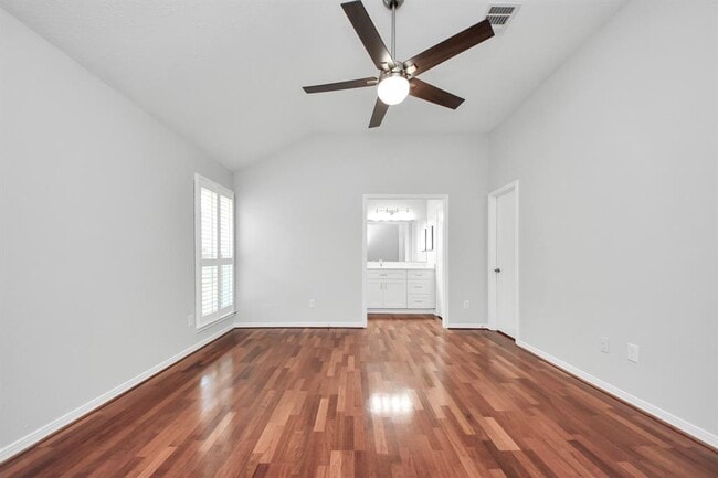 Building Photo - 12407 Meadow Ridge Dr