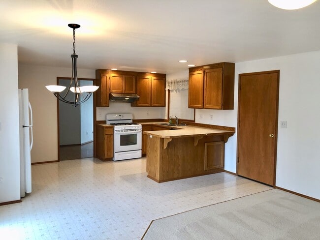 Building Photo - 3022 Russell Way