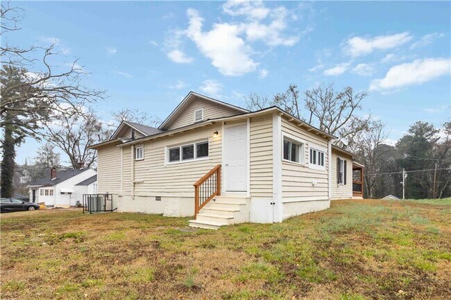 Building Photo - 2141 Fairburn Rd SW