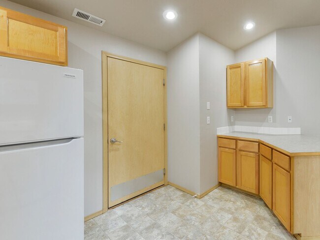 Building Photo - 22471a