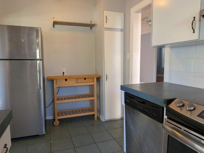 Building Photo - 145 29th Ave N