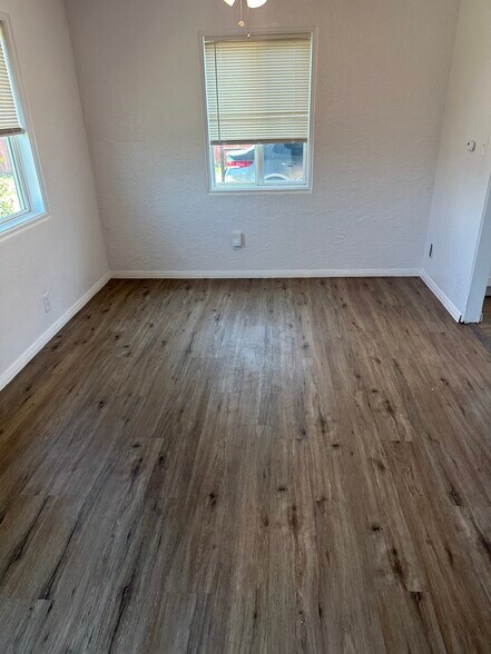 Building Photo - 1690 Glencoe Dr