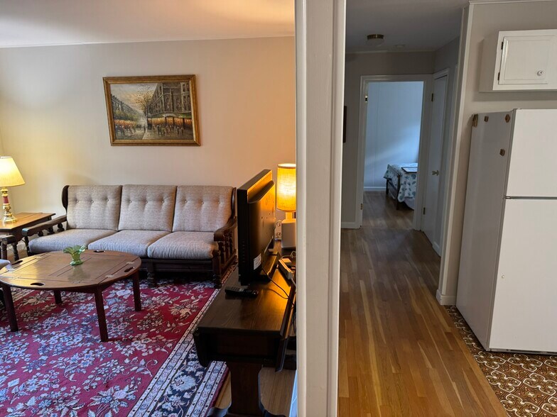 Living Room Hall to Bedrooms - 15 Lombardi Hts