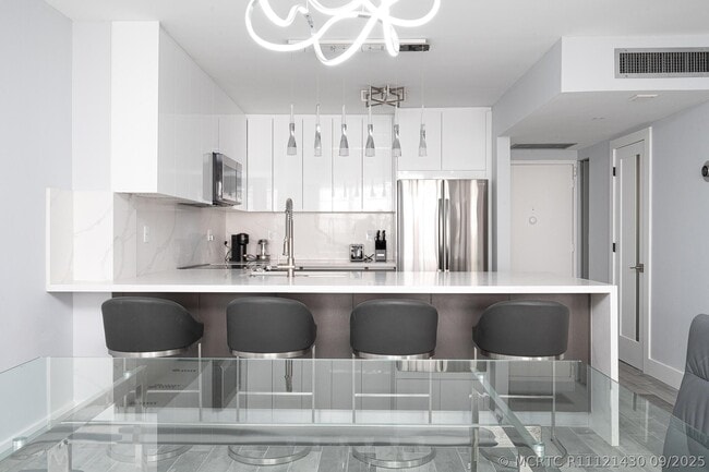 Building Photo - 3725 S Ocean Dr