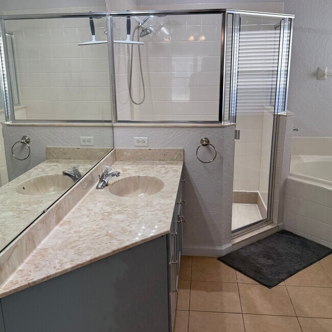 Building Photo - 2914 River Birch Dr