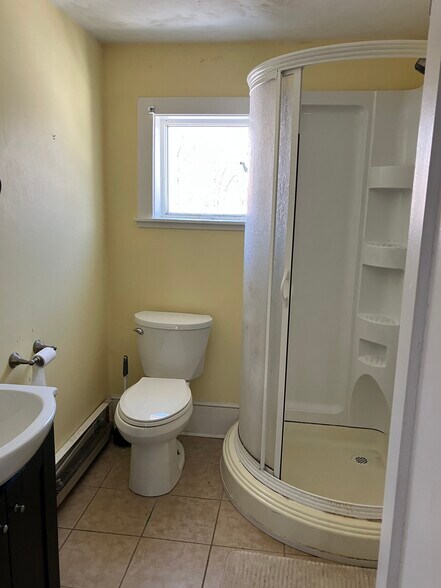 Building Photo - 5 Pine St